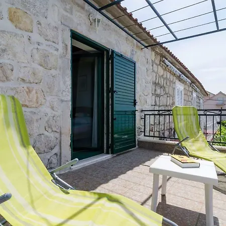 Holiday House *