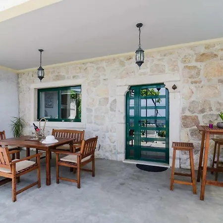 Holiday House *