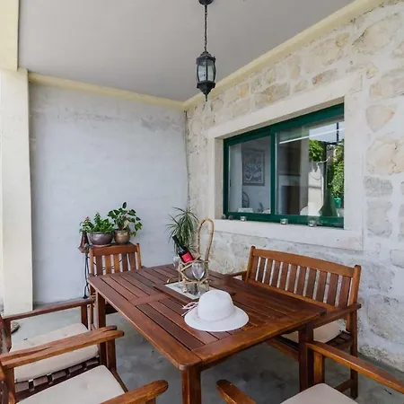 度假居 Holiday House
